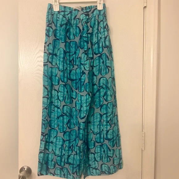 Blue Floral pants - Picture 1 of 8